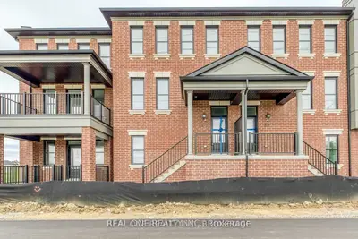 Att/Row/Townhouse in Milton