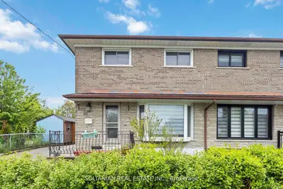 102 Elnathan Crescent, Toronto, On M9l 2g1