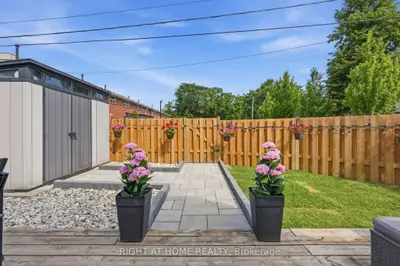 Condo Townhouse in Burlington