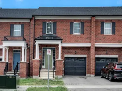Att/Row/Townhouse in Milton