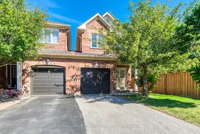 Att/Row/Townhouse in Mississauga