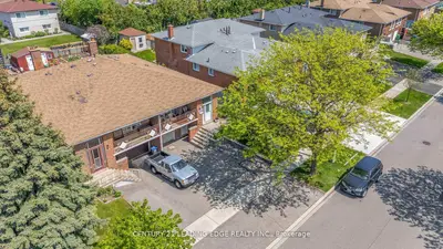 881 Blairholm Avenue, Mississauga, On L5c 1g5