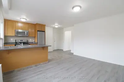 500 Gilbert Avenue 102, Toronto, On M6e 4x5