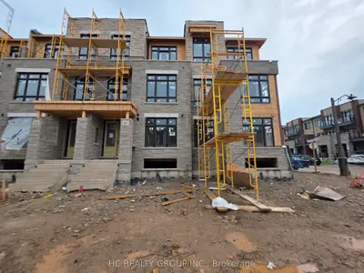 Att/Row/Townhouse in Oakville