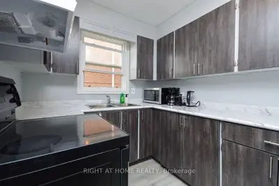 9 Donald Avenue 2, Toronto, On M6m 1j7