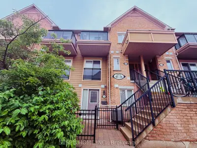 Condo Townhouse in Mississauga