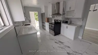 68 Elnathan Crescent Main, Toronto, On M9l 2g1