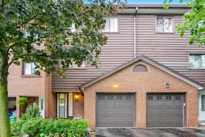 Condo Townhouse in Mississauga
