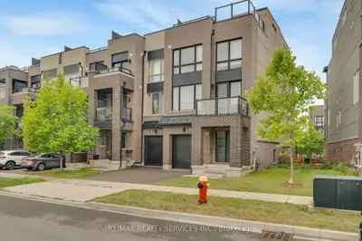 Att/Row/Townhouse in Oakville
