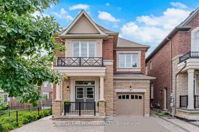 Detached in Oakville