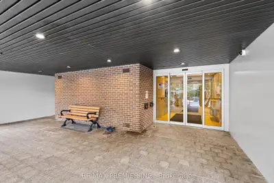 240 Scarlett Road 711, Toronto, On M6n 4x4