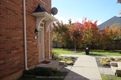 Condo Townhouse in Oakville
