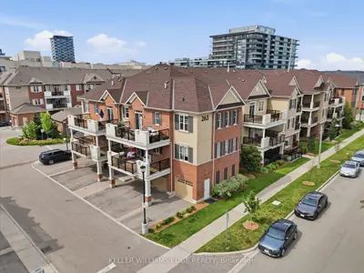 Condo Townhouse in Oakville