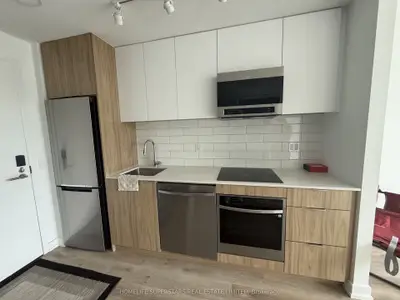 6 Chartwell Road 302, Toronto, On M8z 4e8