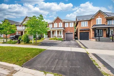 Detached in Oakville