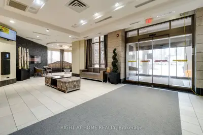 Condo Apartment in Mississauga