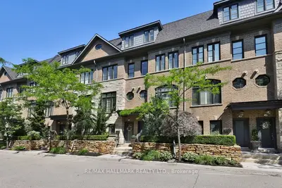 Att/Row/Townhouse in Toronto