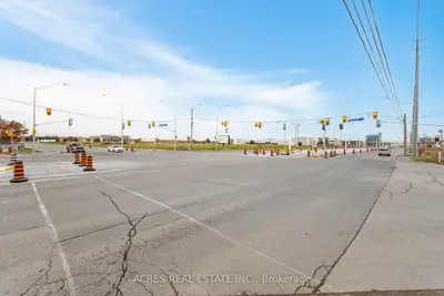 70 Superior Boulevard, Mississauga, On L5t 2x9