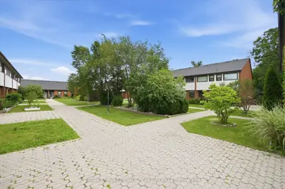 Condo Townhouse in Oakville