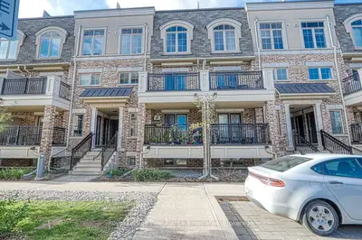 Condo Townhouse in Oakville