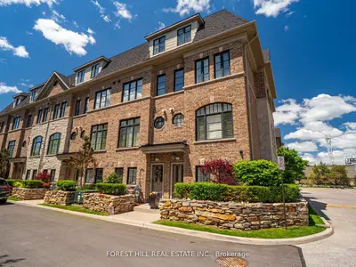 Att/Row/Townhouse in Toronto