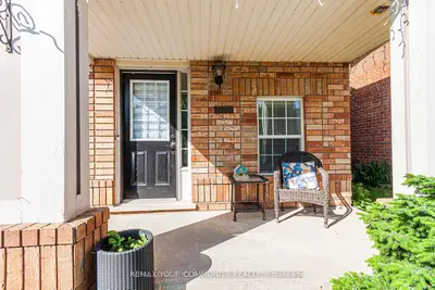Att/Row/Townhouse in Milton