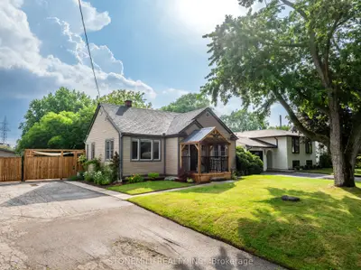 Detached in Burlington