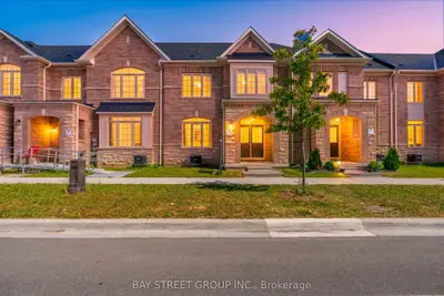 Att/Row/Townhouse in Brampton