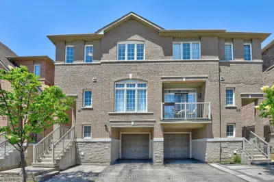 Semi-Detached Condo in Mississauga