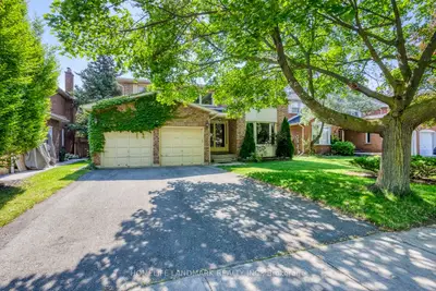 Detached in Oakville
