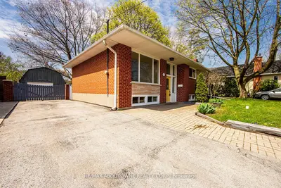 Detached in Oakville
