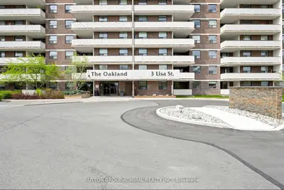 3 Lisa Street 910, Brampton, On L6t 4a2