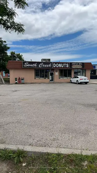 2100 Dundas Street E, Mississauga, On L4x 1l9