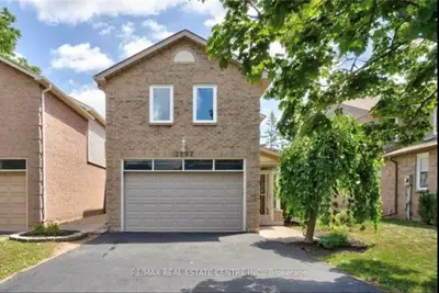 Detached in Oakville