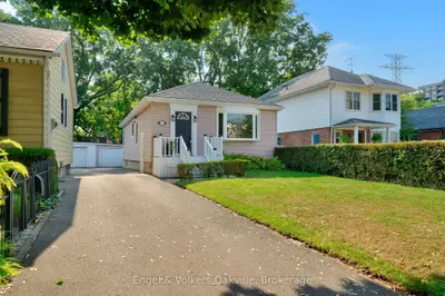 Detached in Burlington
