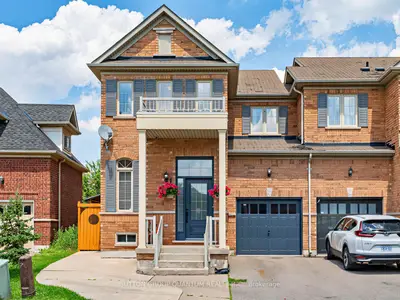 Att/Row/Townhouse in Milton