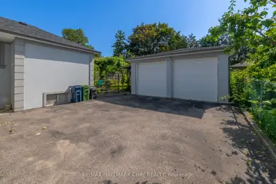 23 Chappel Hill Road, Toronto, On M3m 1m1