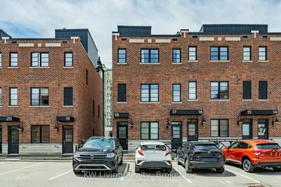 Condo Townhouse in Burlington