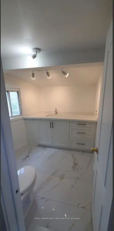 564 Lyons Lane 4, Oakville, On L6j 2y1
