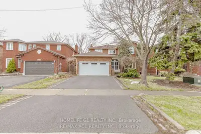 Detached in Oakville