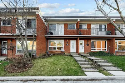Condo Townhouse in Burlington