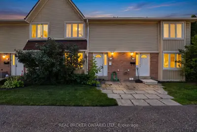 Condo Townhouse in Mississauga