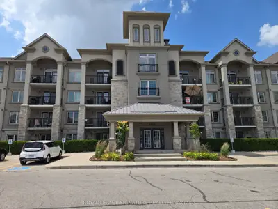 Condo Apartment in Milton