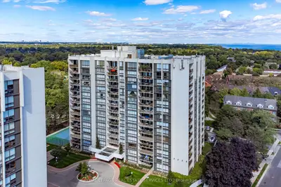 Condo Apartment in Oakville