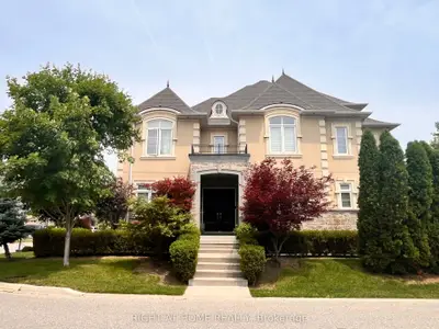 11 Fairmont Close, Brampton, On L6y 2y3