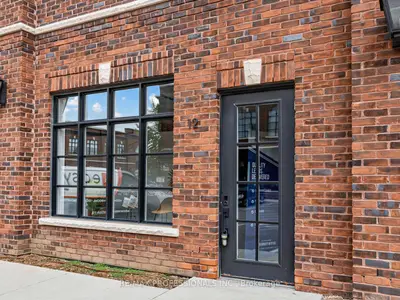 70 Jutland Road 12, Toronto, On M8z 2g6