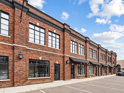 70 Jutland Road 12, Toronto, On M8z 2g6