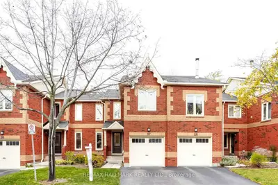 Condo Townhouse in Oakville