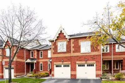 Condo Townhouse in Oakville