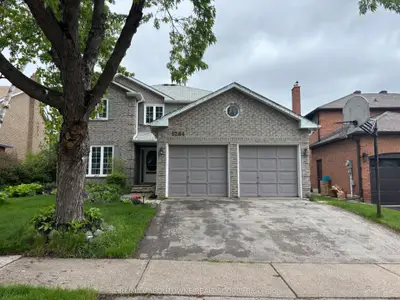 Detached in Oakville